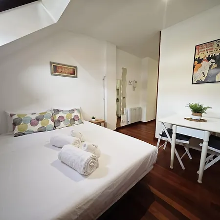 Apartamento ático Estudio Centro Vigo, Luminoso